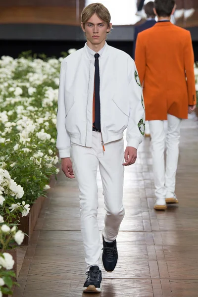 Look 46